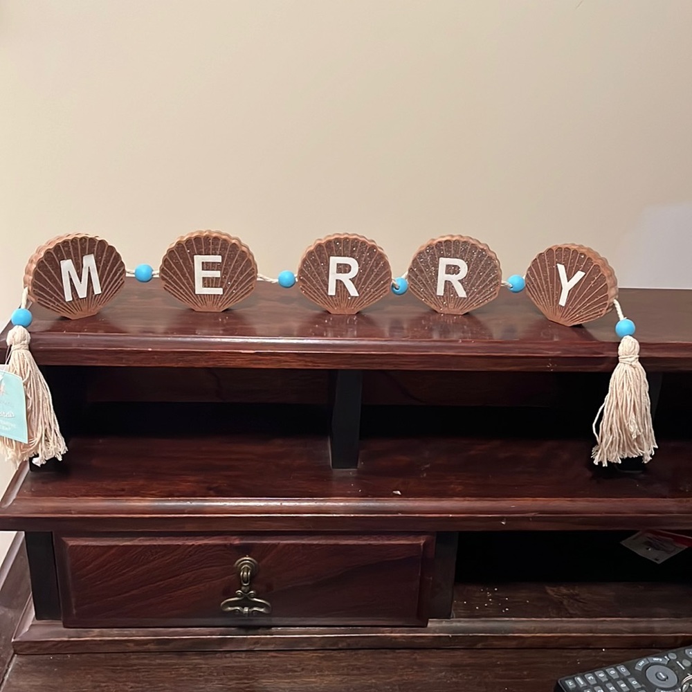 NWT Coastal "MERRY" Shell Holiday Table Decor, St. Nicholas Square